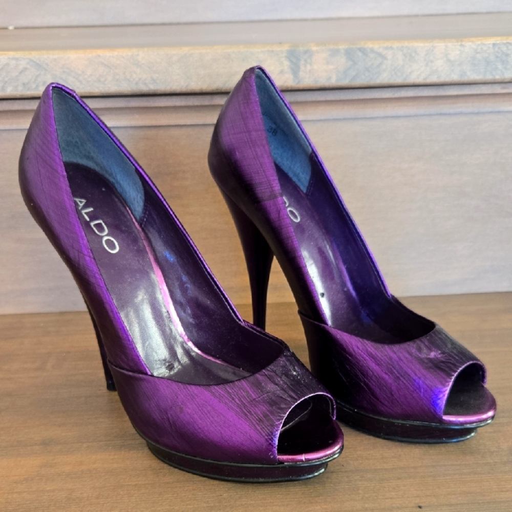 BRAND NEW Aldo Elegant Purple Peep Toe Heels